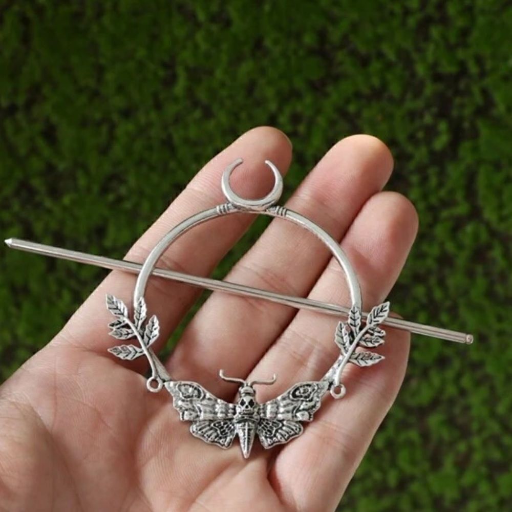 Gothic Death Moth Vintage inspired Hair Accessory, Engraved details, 🌙 - Picture 2 of 2